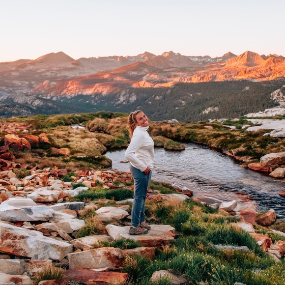 Hey! I’m Anna:) - Picture 3 of 4